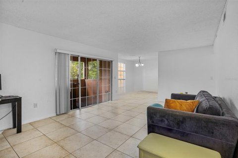 Condo in Orlando, Florida, 2 bedrooms  № 1800205 - photo 10