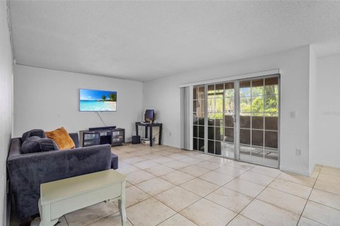 Condo in Orlando, Florida, 2 bedrooms  № 1800205 - photo 9