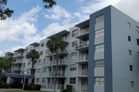 Condominio en alquiler en West Palm Beach, Florida, 2 dormitorios, 89.19 m2 № 1101151 - foto 1