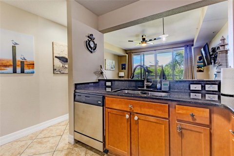 Townhouse in Ruskin, Florida 3 bedrooms, 131.64 sq.m. № 2216183 - photo 12