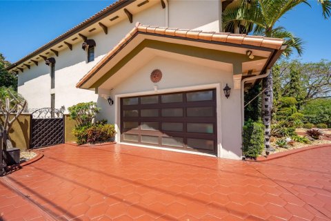 Casa en venta en Miami Springs, Florida, 5 dormitorios, 283.44 m2 № 2058040 - foto 6
