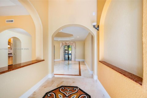 Casa en venta en Miami Springs, Florida, 5 dormitorios, 283.44 m2 № 2058040 - foto 9