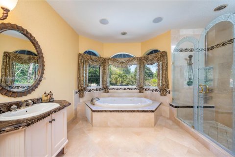 Casa en venta en Miami Springs, Florida, 5 dormitorios, 283.44 m2 № 2058040 - foto 23