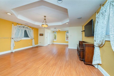 Casa en venta en Miami Springs, Florida, 5 dormitorios, 283.44 m2 № 2058040 - foto 26
