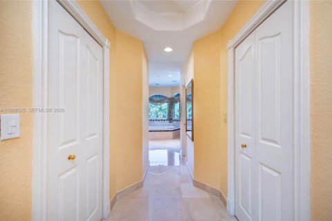 Casa en venta en Miami Springs, Florida, 5 dormitorios, 283.44 m2 № 2058040 - foto 22
