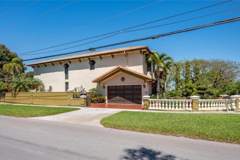 Casa en venta en Miami Springs, Florida, 5 dormitorios, 283.44 m2 № 2058040 - foto 7