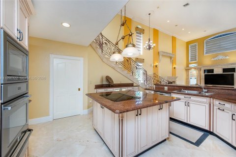 Casa en venta en Miami Springs, Florida, 5 dormitorios, 283.44 m2 № 2058040 - foto 12