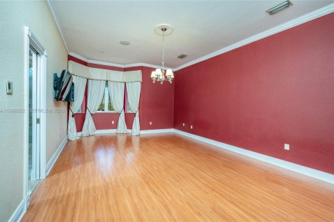 Casa en venta en Miami Springs, Florida, 5 dormitorios, 283.44 m2 № 2058040 - foto 30