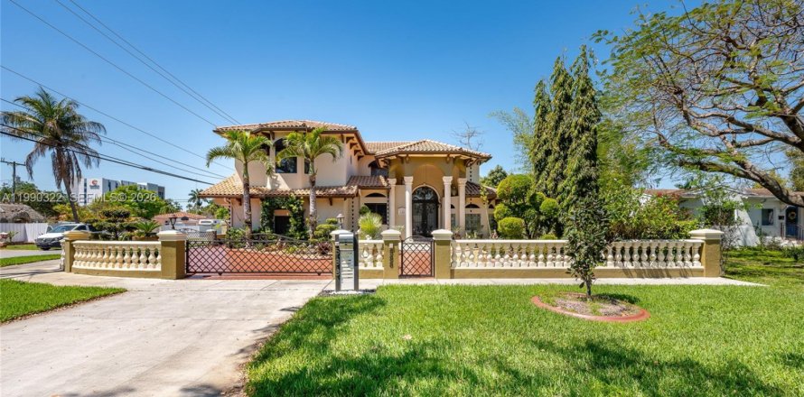 Casa en Miami Springs, Florida 5 dormitorios, 283.44 m2 № 2058040