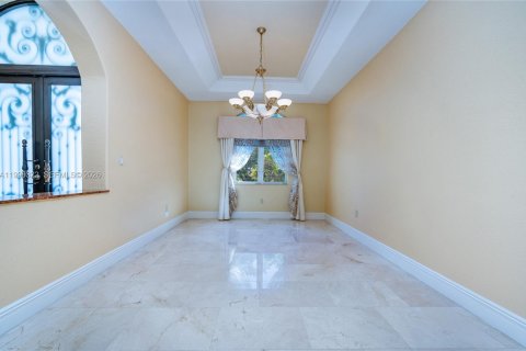 Casa en venta en Miami Springs, Florida, 5 dormitorios, 283.44 m2 № 2058040 - foto 16