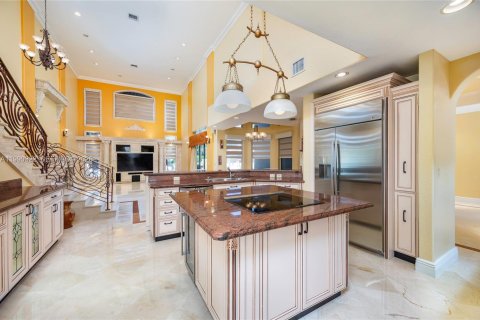 Casa en venta en Miami Springs, Florida, 5 dormitorios, 283.44 m2 № 2058040 - foto 10