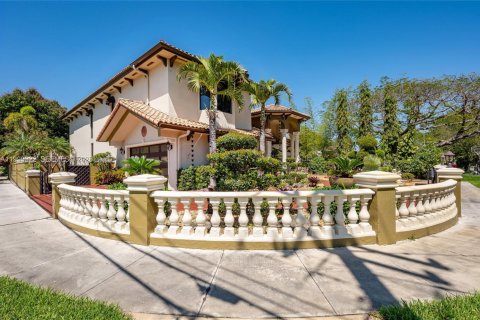 Casa en venta en Miami Springs, Florida, 5 dormitorios, 283.44 m2 № 2058040 - foto 5