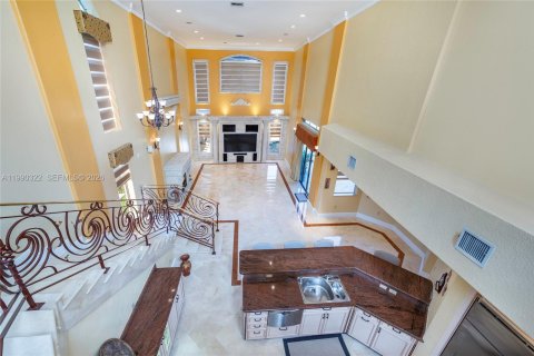 Casa en venta en Miami Springs, Florida, 5 dormitorios, 283.44 m2 № 2058040 - foto 18