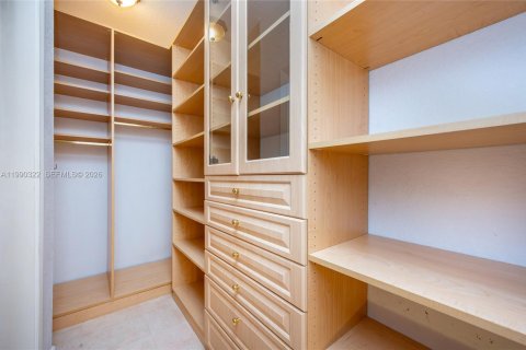 Casa en venta en Miami Springs, Florida, 5 dormitorios, 283.44 m2 № 2058040 - foto 28