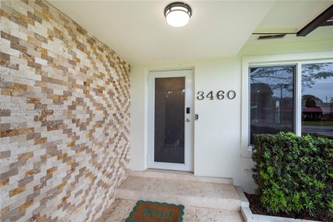 Villa ou maison à vendre à Hollywood, Floride: 3 chambres, 188.68 m2 № 2060472 - photo 2