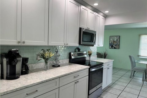 House in Venice, Florida 3 bedrooms, 148.74 sq.m. № 2199110 - photo 2