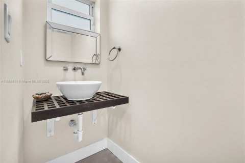 Copropriété à louer à Miami Beach, Floride: 2 chambres, 130.99 m2 № 1921485 - photo 13