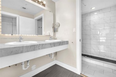 Copropriété à louer à Miami Beach, Floride: 2 chambres, 130.99 m2 № 1921485 - photo 18