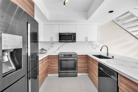 Copropriété à louer à Miami Beach, Floride: 2 chambres, 130.99 m2 № 1921485 - photo 4