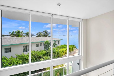 Copropriété à louer à Miami Beach, Floride: 2 chambres, 130.99 m2 № 1921485 - photo 15