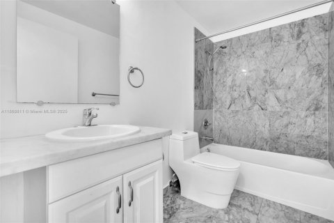 Copropriété à louer à Miami Beach, Floride: 2 chambres, 130.99 m2 № 1921485 - photo 23