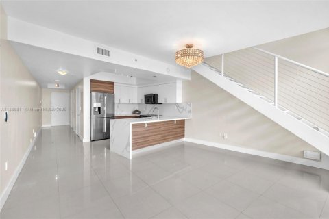 Copropriété à louer à Miami Beach, Floride: 2 chambres, 130.99 m2 № 1921485 - photo 2