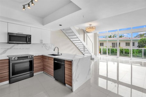 Copropriété à louer à Miami Beach, Floride: 2 chambres, 130.99 m2 № 1921485 - photo 7