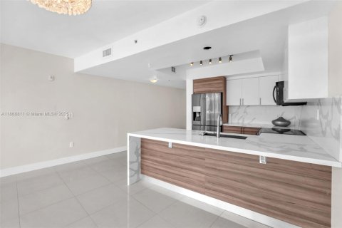 Copropriété à louer à Miami Beach, Floride: 2 chambres, 130.99 m2 № 1921485 - photo 3