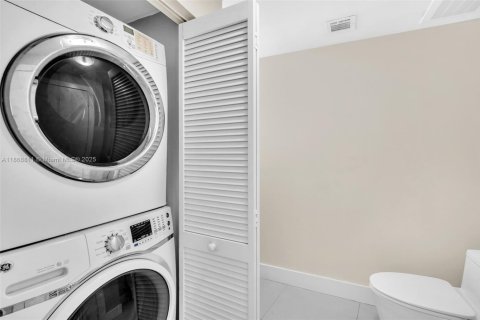 Copropriété à louer à Miami Beach, Floride: 2 chambres, 130.99 m2 № 1921485 - photo 12