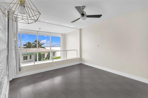 Copropriété à louer à Miami Beach, Floride: 2 chambres, 130.99 m2 № 1921485 - photo 16