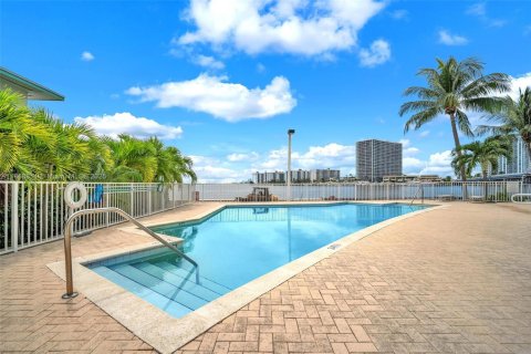 Copropriété à louer à Miami Beach, Floride: 2 chambres, 130.99 m2 № 1921485 - photo 28