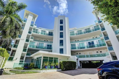 Copropriété à louer à Miami Beach, Floride: 2 chambres, 130.99 m2 № 1921485 - photo 1