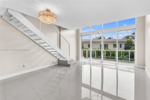 Copropriété à louer à Miami Beach, Floride: 2 chambres, 130.99 m2 № 1921485 - photo 8