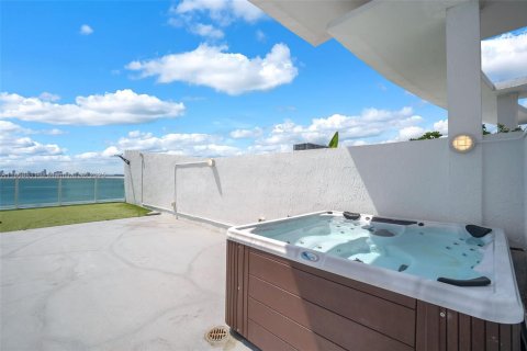 Copropriété à louer à Miami Beach, Floride: 2 chambres, 130.99 m2 № 1921485 - photo 24