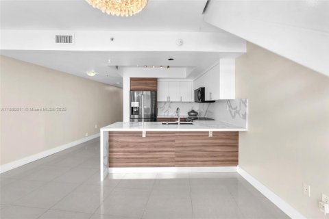 Copropriété à louer à Miami Beach, Floride: 2 chambres, 130.99 m2 № 1921485 - photo 5