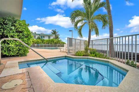 Copropriété à louer à Miami Beach, Floride: 2 chambres, 130.99 m2 № 1921485 - photo 29