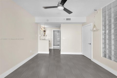 Copropriété à louer à Miami Beach, Floride: 2 chambres, 130.99 m2 № 1921485 - photo 17