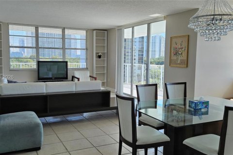 Copropriété à louer à Aventura, Floride: 2 chambres, 157.28 m2 № 2027222 - photo 10
