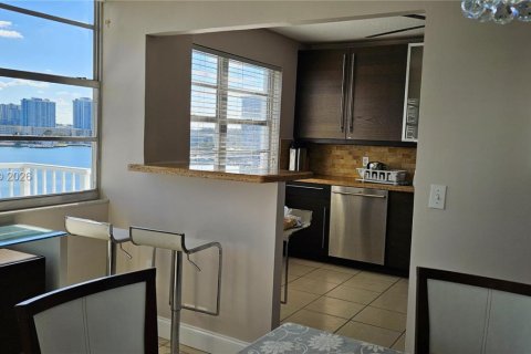 Copropriété à louer à Aventura, Floride: 2 chambres, 157.28 m2 № 2027222 - photo 13