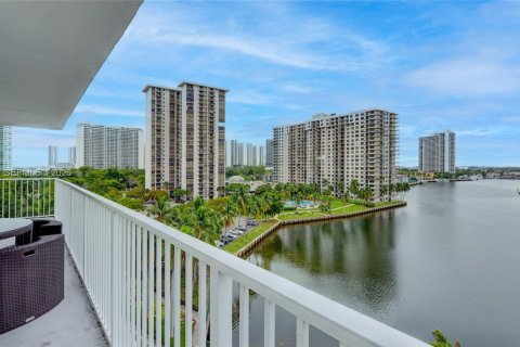 Copropriété à louer à Aventura, Floride: 2 chambres, 157.28 m2 № 2027222 - photo 2