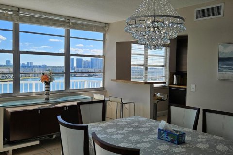 Copropriété à louer à Aventura, Floride: 2 chambres, 157.28 m2 № 2027222 - photo 11