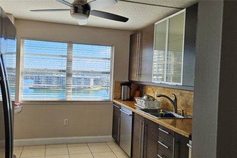 Copropriété à louer à Aventura, Floride: 2 chambres, 157.28 m2 № 2027222 - photo 14
