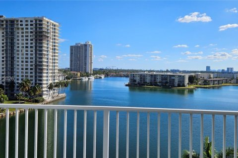 Copropriété à louer à Aventura, Floride: 2 chambres, 157.28 m2 № 2027222 - photo 4