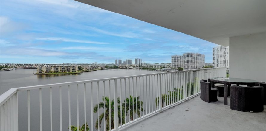 Condo à Aventura, Floride, 2 chambres  № 2027222