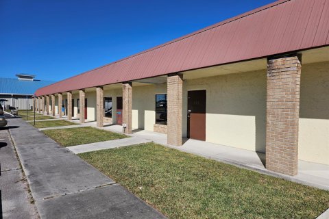 Immobilier commercial à vendre à Okeechobee, Floride № 2175867 - photo 2