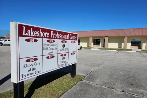 Commercial property in Okeechobee, Florida № 2175867