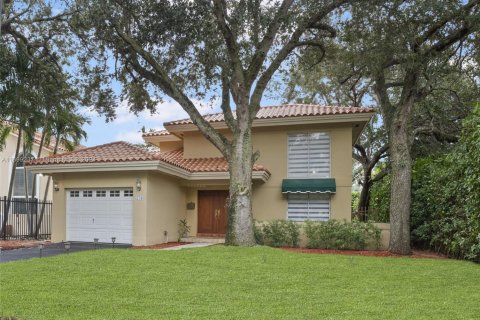 Купить виллу или дом в Корал-Гейблс, Флорида 4 спальни, 219.34м2, № 1957523 - фото 2