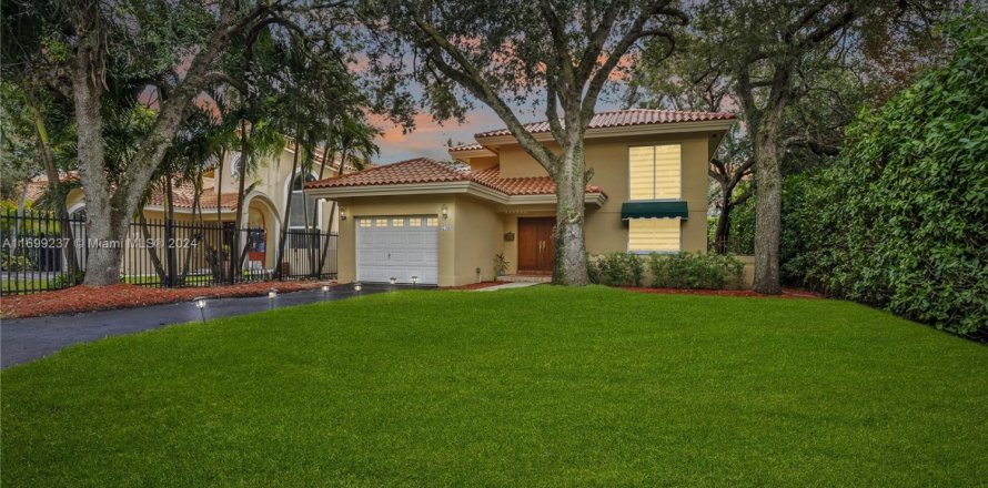 Дом в Корал-Гейблс, Флорида 4 спальни, 219.34м2 № 1957523