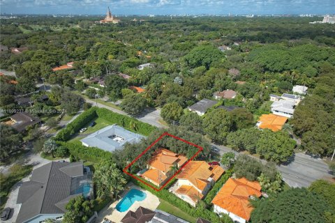 Купить виллу или дом в Корал-Гейблс, Флорида 4 спальни, 219.34м2, № 1957523 - фото 24