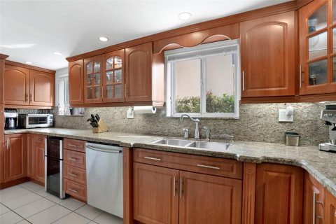 Купить виллу или дом в Корал-Гейблс, Флорида 4 спальни, 219.34м2, № 1957523 - фото 7